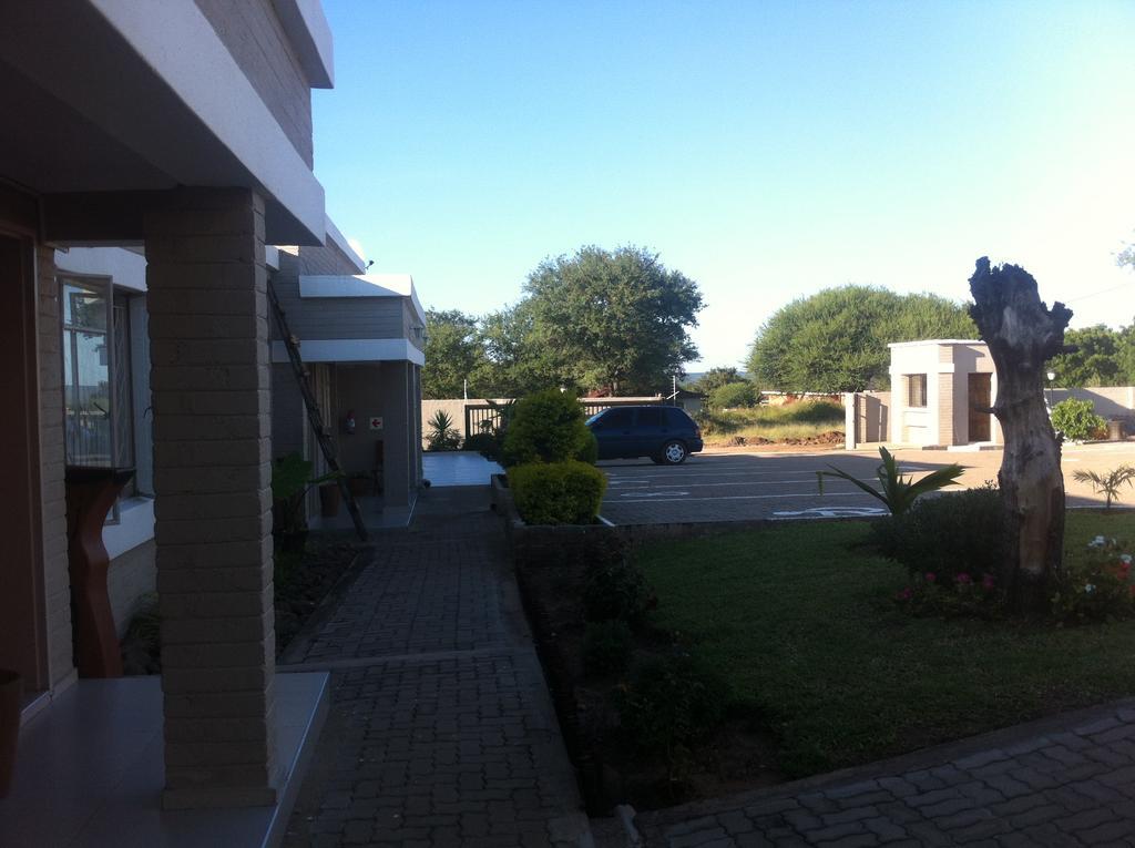 Hill View Inn Serowe Buitenkant foto