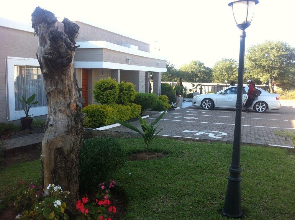 Hill View Inn Serowe Buitenkant foto