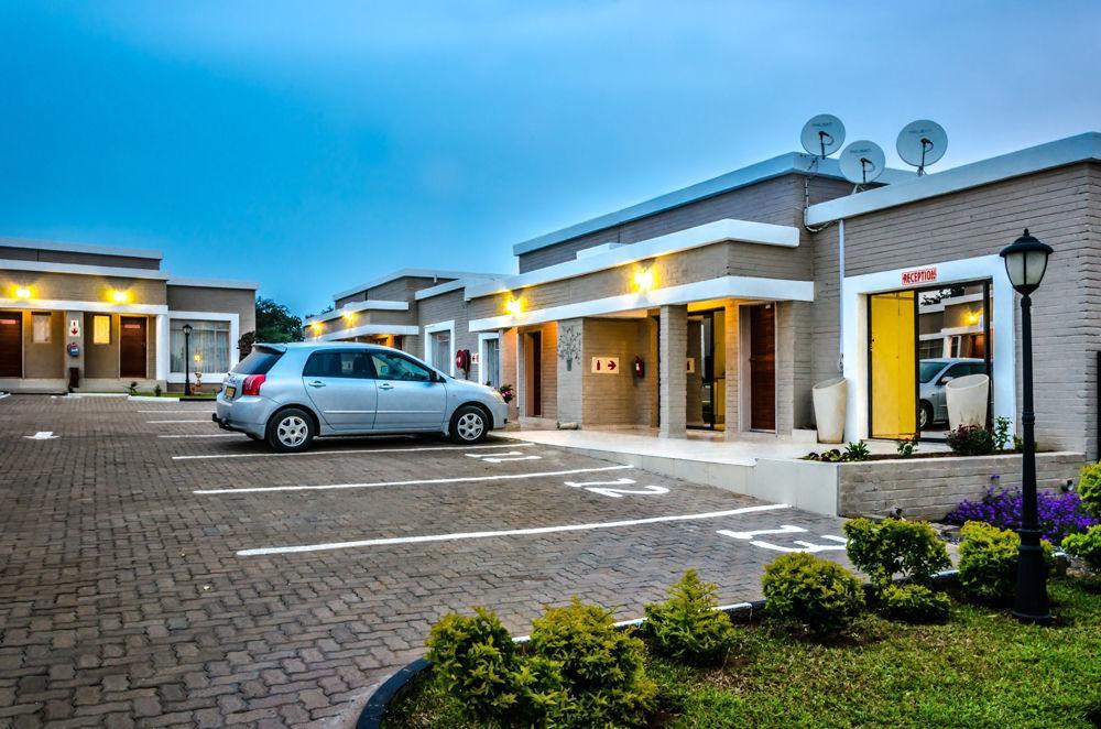 Hill View Inn Serowe Buitenkant foto