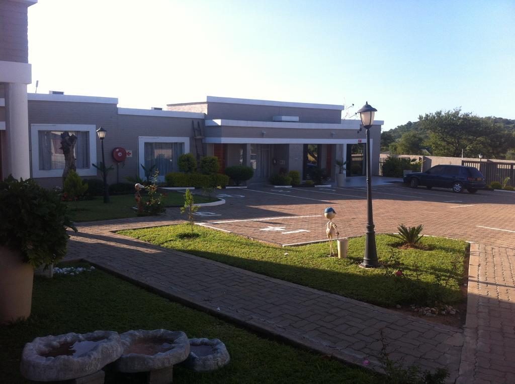 Hill View Inn Serowe Buitenkant foto