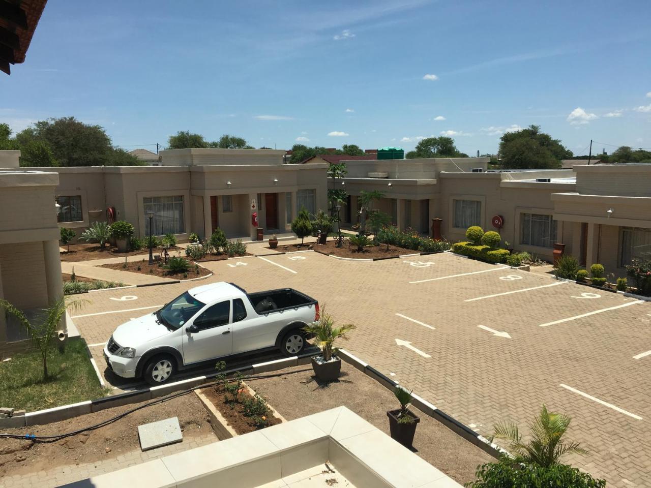Hill View Inn Serowe Buitenkant foto